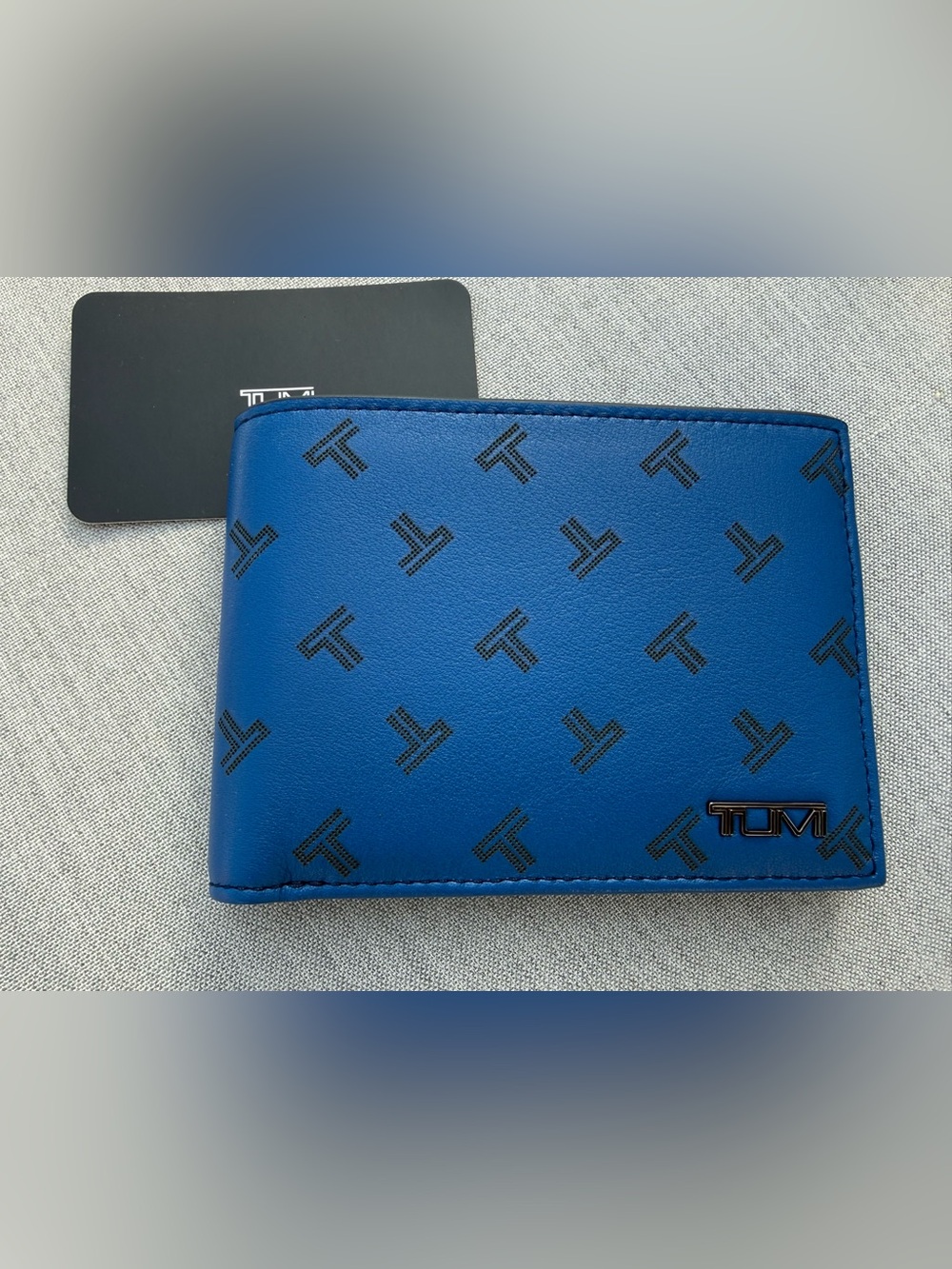 NEW Tumi Leather EMBOSSED LOGO Double Billfold Wallet w/ ID Window - BRIGHT BLUE